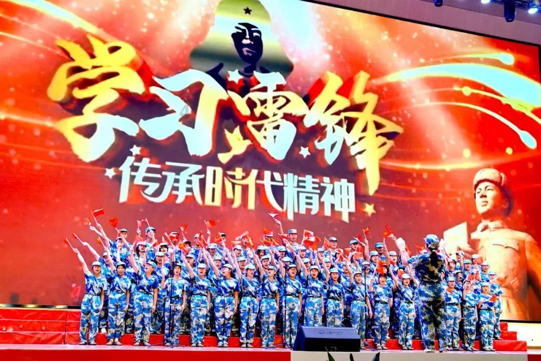 盘锦大洼高中班主任回应学生暑假发自拍被处分，学校处分学生理由是否合理？游戏画面